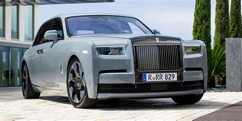 2023 rolls royce phantom photos.